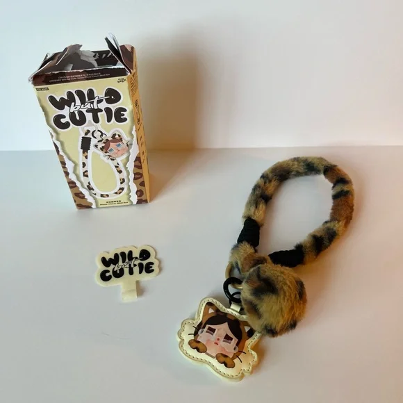 CRYBABY Wild but Cutie Series-Phone
Charm Blind Box (SECRET) - Picture 2 of 5